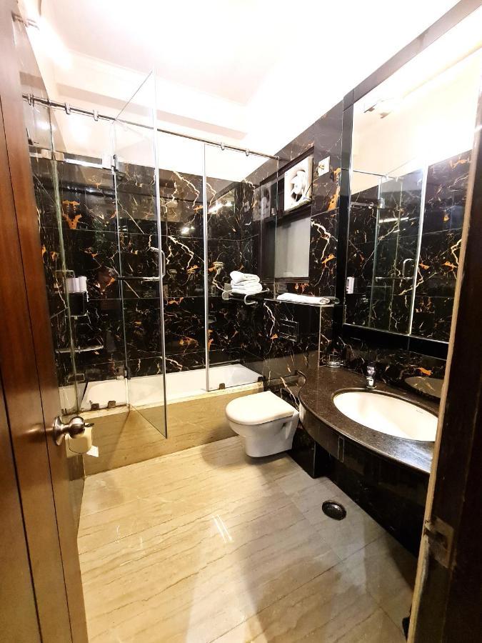 Hotel Royal Castle Grand New Delhi Buitenkant foto
